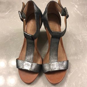 Caslon ‘Ramona’ Leather T-Strap Sandal